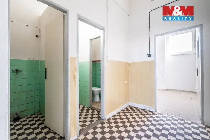 Prodej obchodního prostoru, Žďár nad Sázavou, nám. Republiky, 500 m2