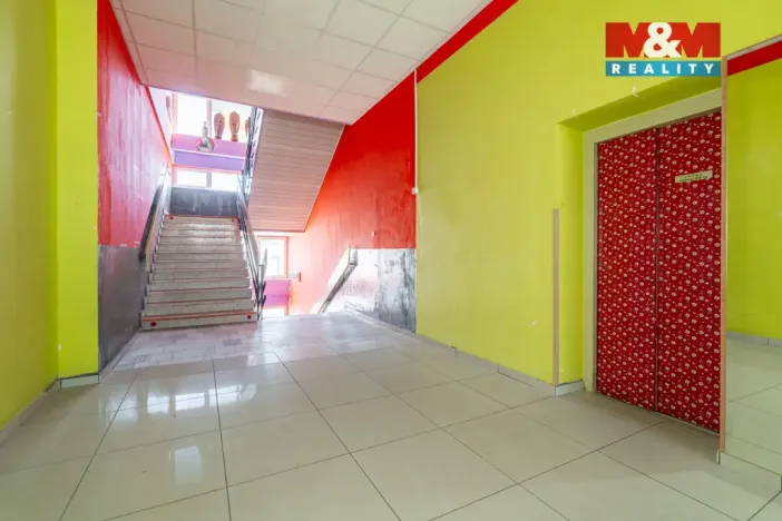 Prodej obchodního prostoru, Žďár nad Sázavou, nám. Republiky, 500 m2