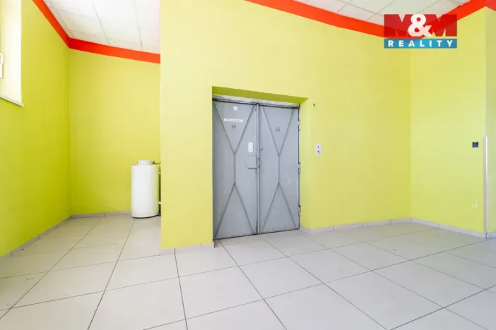 Prodej obchodního prostoru, Žďár nad Sázavou, nám. Republiky, 500 m2
