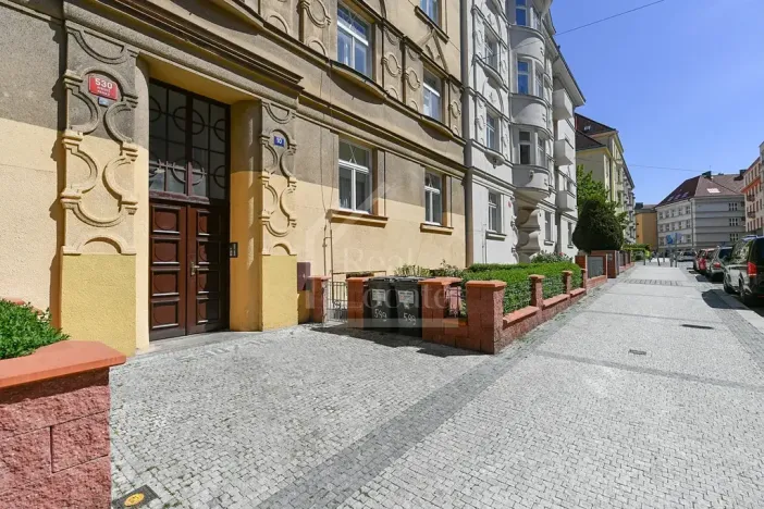 Pronájem bytu 3+1, Praha - Bubeneč, Charlese de Gaulla, 95 m2