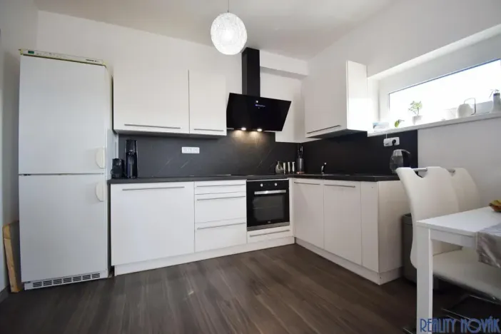 Pronájem bytu 2+kk, Praha - Štěrboholy, Kryšpínova, 60 m2