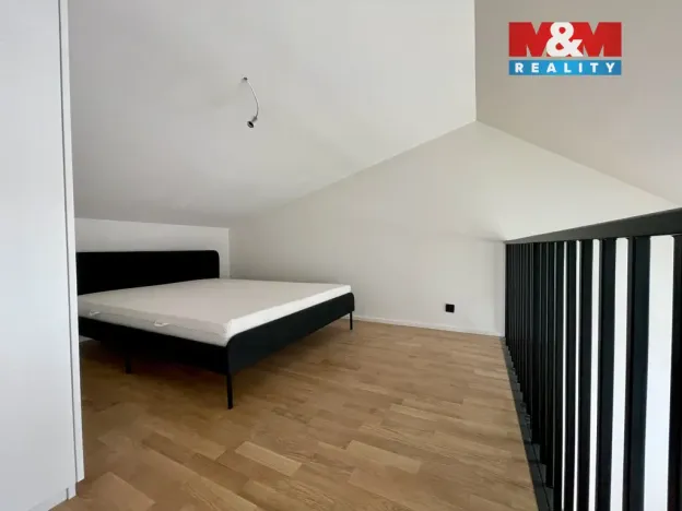 Pronájem bytu 1+kk, Praha - Vršovice, Krymská, 44 m2
