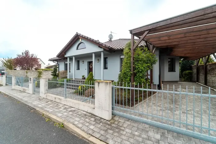 Prodej rodinného domu, Šestajovice, Za Stodolama, 125 m2