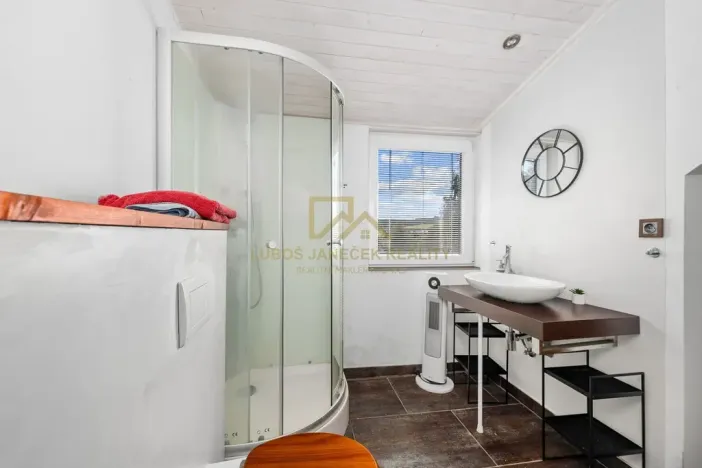 Prodej rodinného domu, Černá v Pošumaví, 210 m2