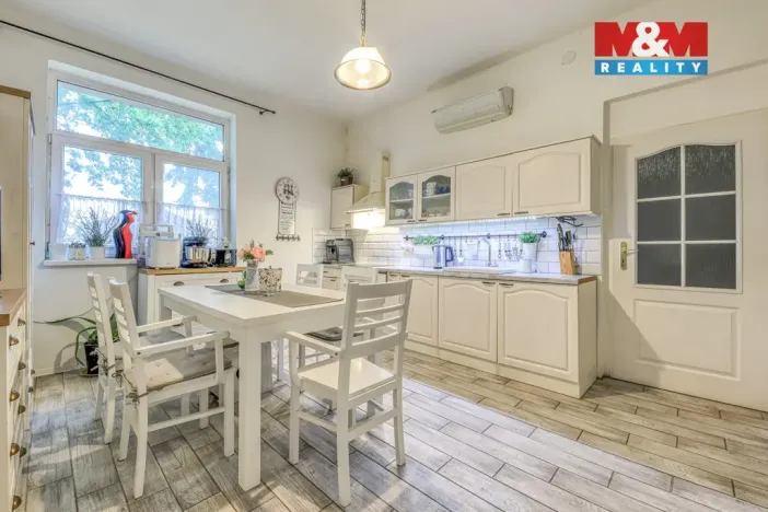 Prodej rodinného domu, Zahrádka, 300 m2