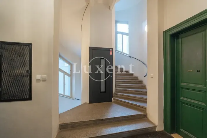 Pronájem bytu 3+1, Praha - Bubeneč, U akademie, 135 m2