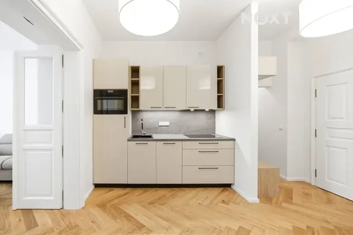 Pronájem bytu 2+kk, Praha - Vinohrady, Velehradská, 44 m2