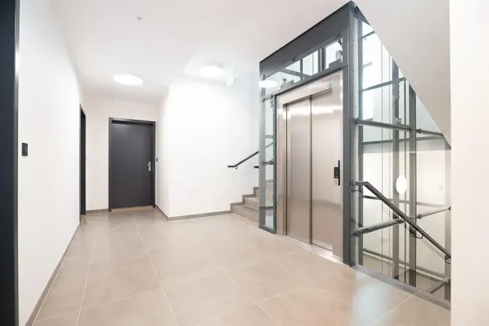 Pronájem bytu 1+kk, Praha - Karlín, Pobřežní, 27 m2