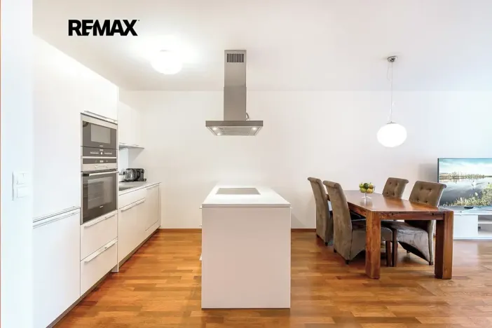 Pronájem bytu 3+kk, Praha - Žižkov, Ke kapslovně, 107 m2