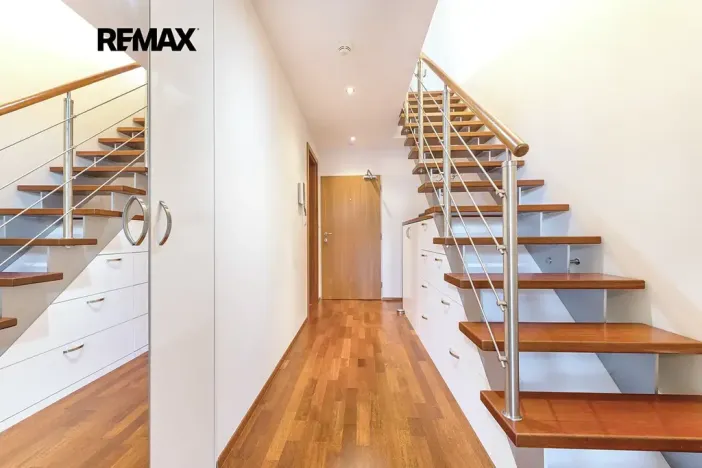 Pronájem bytu 3+kk, Praha - Žižkov, Ke kapslovně, 107 m2