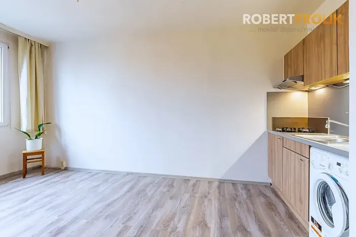Pronájem bytu 1+kk, Praha - Záběhlice, Jabloňová, 28 m2