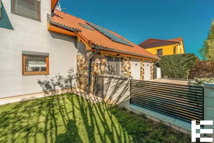 Prodej rodinného domu, Zeleneč, 227 m2