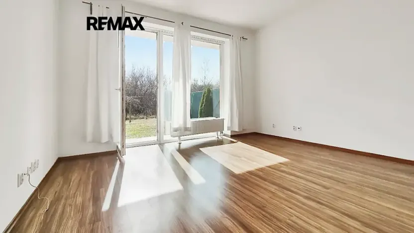 Pronájem bytu 1+1, Praha - Kyje, Sicherova, 41 m2