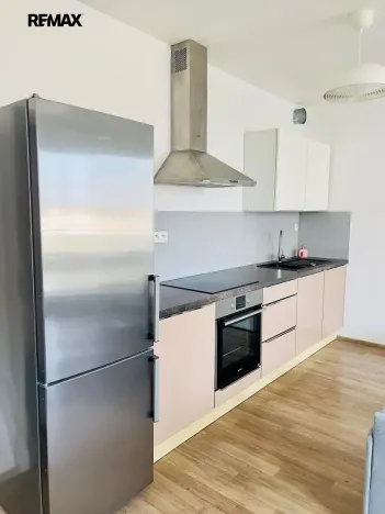 Pronájem bytu 1+kk, Praha - Letňany, Škrábkových, 33 m2