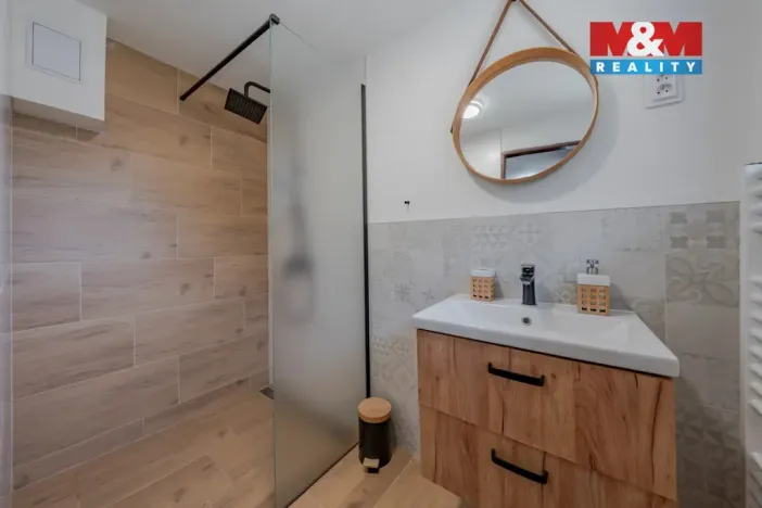 Prodej rodinného domu, Velké Karlovice, 180 m2