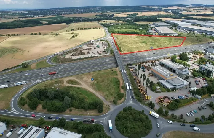 Pronájem komerčního pozemku, Praha, 10000 m2