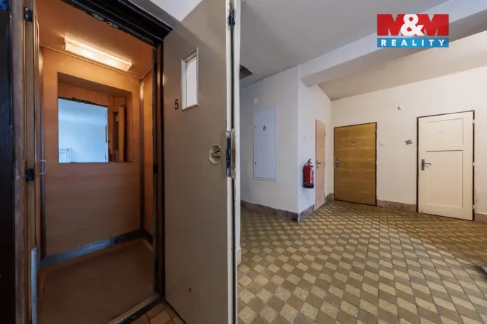 Prodej bytu 1+1, Karlovy Vary, K. Čapka, 36 m2