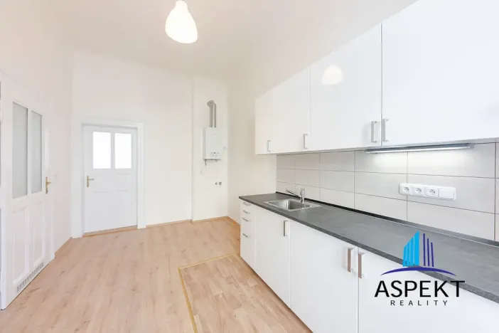 Pronájem bytu 2+1, Praha - Smíchov, Zborovská, 70 m2