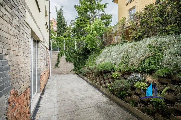 Pronájem bytu 1+1, Praha - Podolí, U podolského hřbitova, 30 m2