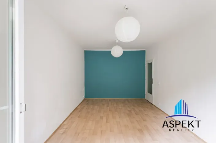 Pronájem bytu 1+1, Praha - Podolí, U podolského hřbitova, 30 m2