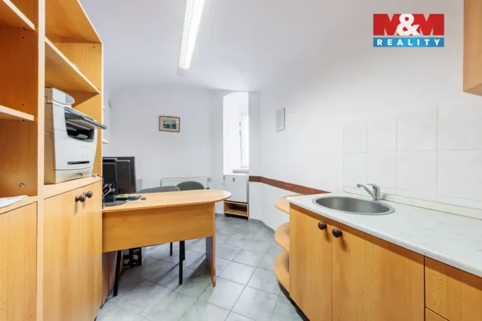 Prodej obchodního prostoru, Karlovy Vary, Moskevská, 57 m2