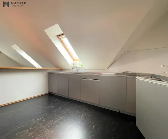 Pronájem kanceláře, Praha - Kobylisy, Zdibská, 127 m2