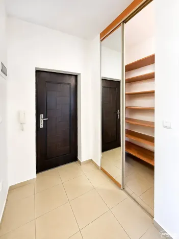 Pronájem bytu 1+kk, Praha - Újezd nad Lesy, Staroújezdská, 43 m2