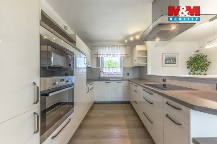 Prodej rodinného domu, Hrdlořezy, 229 m2