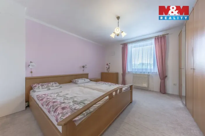 Prodej rodinného domu, Hrdlořezy, 229 m2