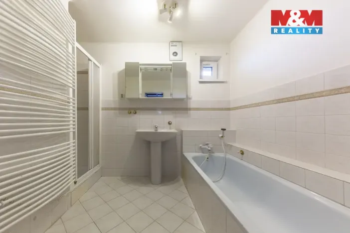 Prodej rodinného domu, Hrdlořezy, 229 m2