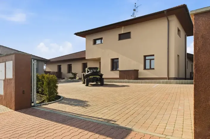 Prodej obchodního prostoru, Velké Přítočno, 350 m2