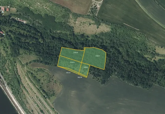 Prodej louky, Mělník, 12578 m2