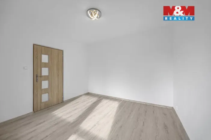 Pronájem bytu 2+1, Chvaletice, U Kulturního domu, 60 m2