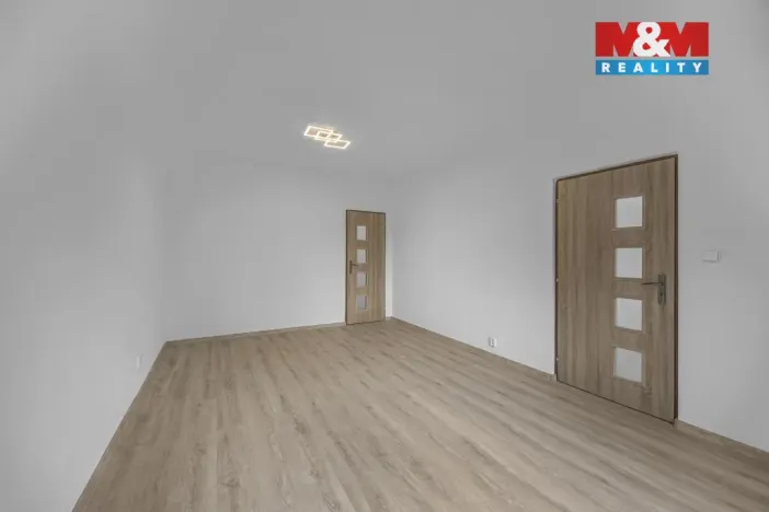 Pronájem bytu 2+1, Chvaletice, U Kulturního domu, 60 m2