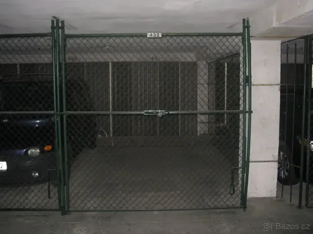 Pronájem garážového stání, Praha, Milevská, 14 m2