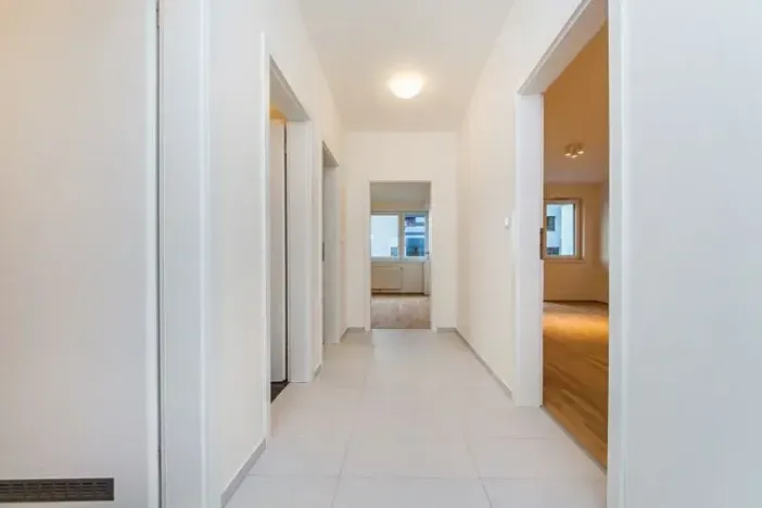 Pronájem bytu 2+kk, Praha - Jinonice, Pod stolovou horou, 58 m2
