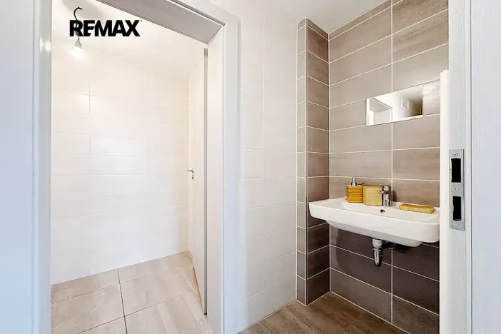 Pronájem obchodního prostoru, Neslovice, Lesní, 66 m2