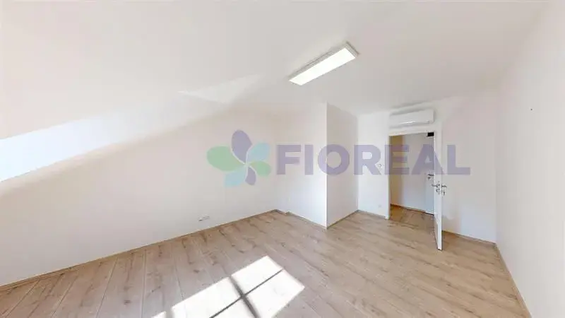 Pronájem kanceláře, Praha - Karlín, Sokolovská, 220 m2