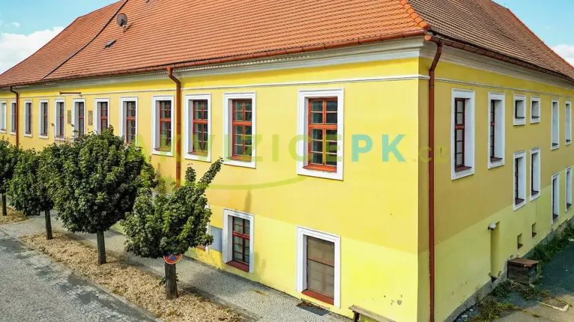 Prodej ubytování, Čechtice, nám. Dr. Tyrše, 1672 m2