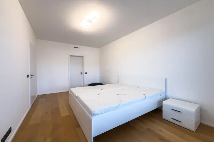 Pronájem bytu 2+kk, Praha - Smíchov, Grafická, 57 m2