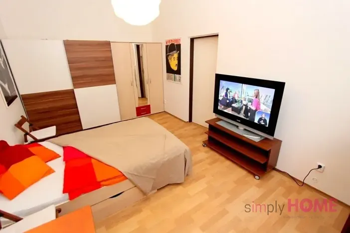 Pronájem bytu 2+kk, Praha - Karlín, Sokolovská, 40 m2