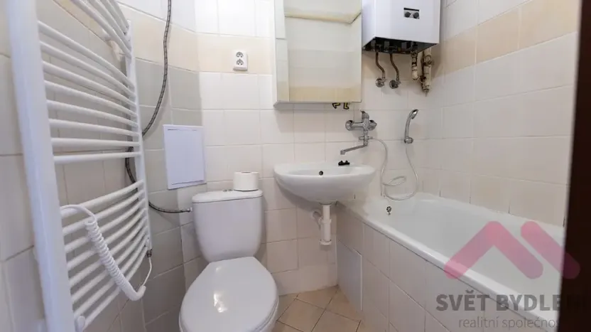 Pronájem bytu 1+kk, Praha - Vršovice, Tolstého, 27 m2