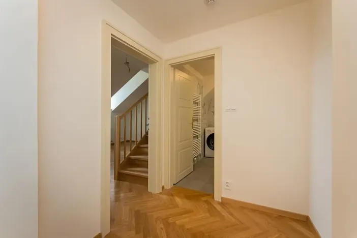 Pronájem atypického bytu, Praha - Staré Město, Kozí, 62 m2