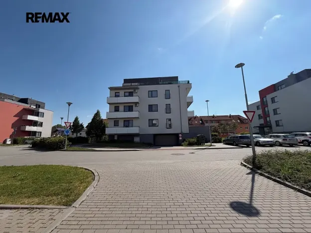Prodej garážového stání, Slavkov u Brna, Zelnice II., 16 m2