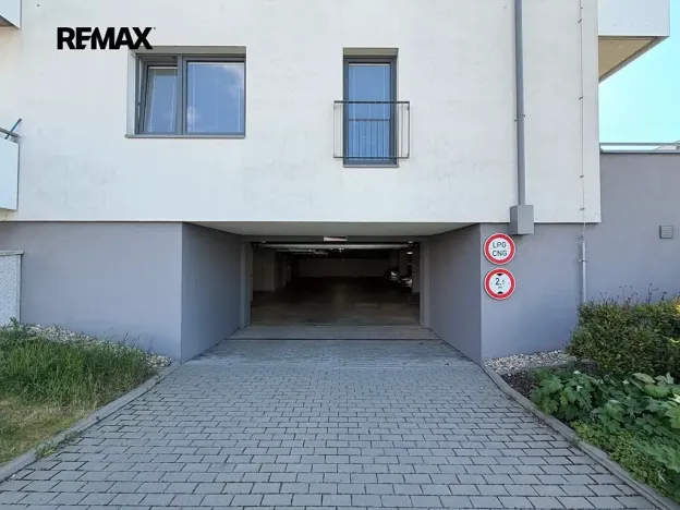 Prodej garážového stání, Slavkov u Brna, Zelnice II., 16 m2