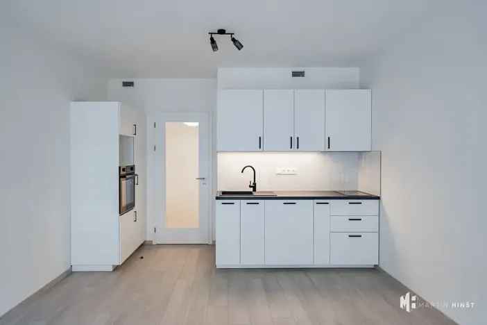 Pronájem bytu 1+kk, Praha - Hloubětín, Poděbradská, 35 m2