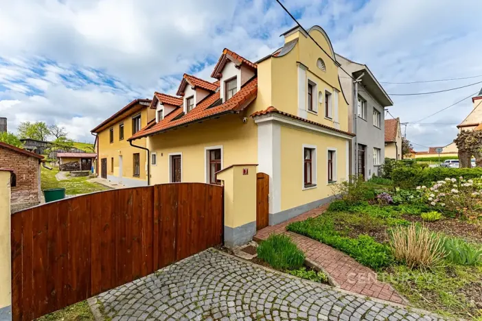 Prodej rodinného domu, Hrusice, Náves, 245 m2