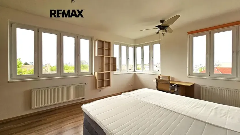 Pronájem bytu 2+kk, Praha - Řepy, Karlovarská, 59 m2
