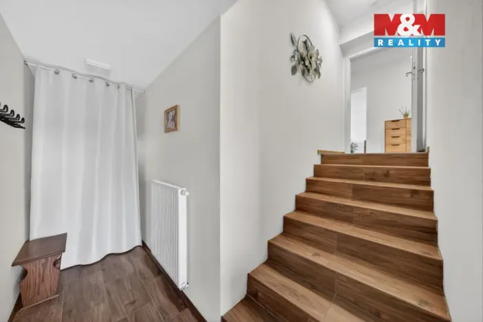 Prodej rodinného domu, Lužnice, 266 m2