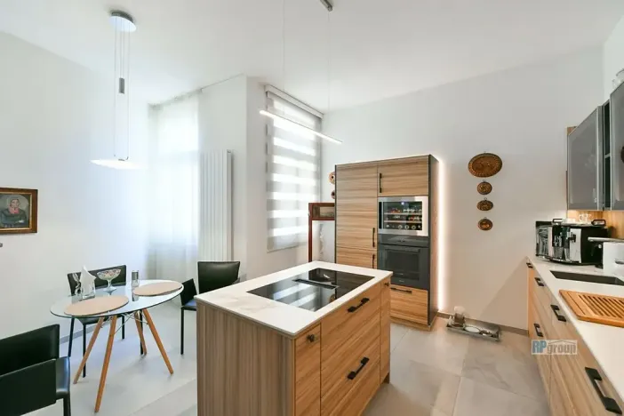 Prodej atypického bytu, Praha - Josefov, Valentinská, 108 m2